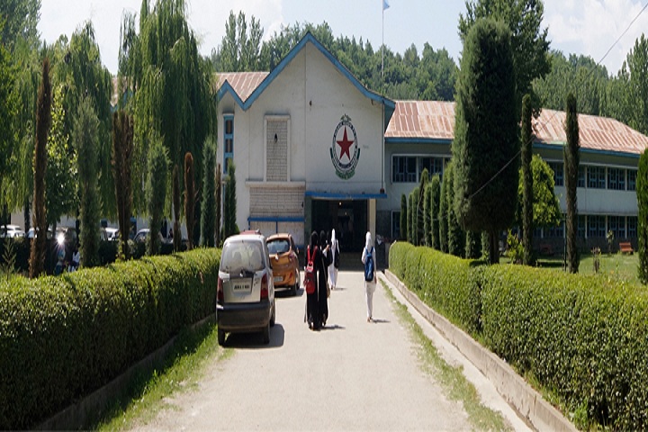 https://cache.careers360.mobi/media/colleges/social-media/media-gallery/14567/2019/4/22/Campus View of Government Degree College Boys Baramulla_Campus-View.jpg